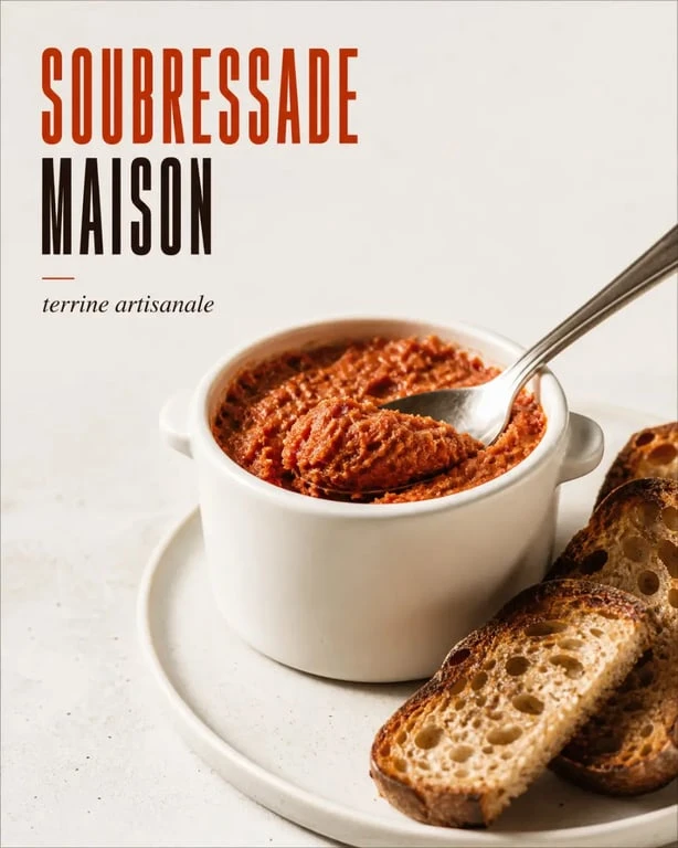 Recette soubressade présentée en terrine avec pain grillé