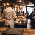Restaurant comptoir cuisine bordeaux : cuisine ouverte et salle animée