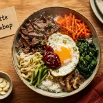 Cuisine coreenne recettes : bibimbap maison, bol de riz chaud et légumes