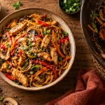 Recettes cuisine chinoise traditionnelle : nouilles sautées au poulet et légumes