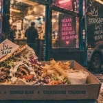 Street food 67 à Strasbourg : kebab halal, frites et salade
